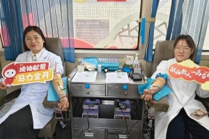 白衣执甲献热血 医者担当护生命  长赤镇中心卫生院 43 名医务工作者无偿献血 11800 毫升