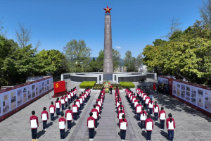 赓续红色血脉 巴中这所中学清明祭英烈