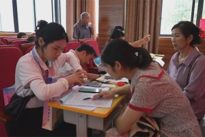 关爱未成年人 | 平昌：科技守护成长路 2337名留守女童戴上平安手环