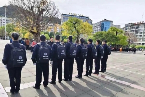 南江县综合行政执法局“背包城管”小分队激活精细治理“新末梢”