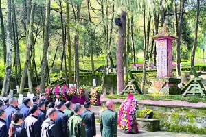 缅怀先烈志 赓续红色魂 我市举行“追寻·2026·清明祭英烈”主题活动