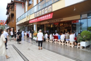 街区开了一家中医药“集市”