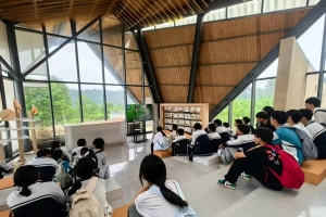 脚踩乡土悟初心 手承匠心向未来——南江长赤中学携手启程未来研学实践基地开展沉浸式乡土非遗研学实践