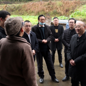 侯中文到康民村开展春节走访慰问活动