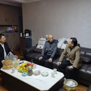 王晓峰看望慰问生态环境系统退休干部