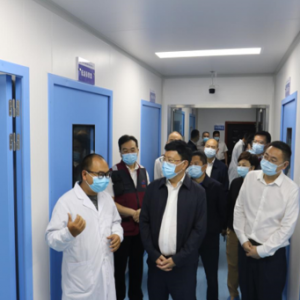何平到市疾控中心调研督导新冠肺炎疫情防控工作