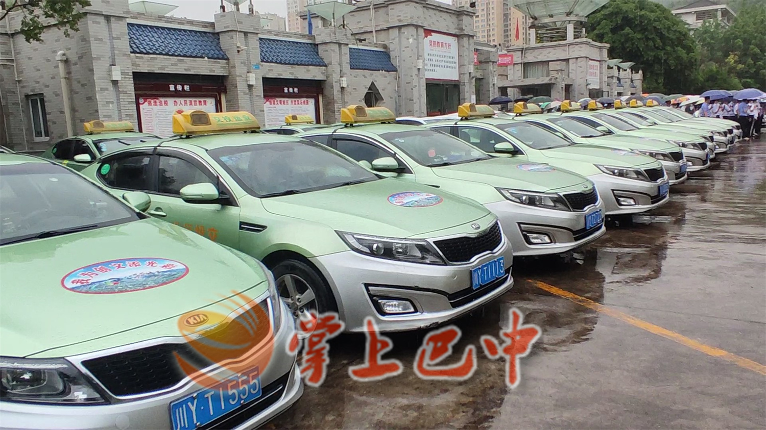 即将参加爱心送考志愿服务活动的出租车.jpg