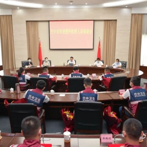我市举行欢迎援外抗疫人员座谈会 何平出席并讲话