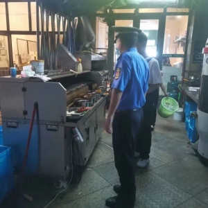 市综合执法局：推进餐饮油烟污染治理，办好民生实事