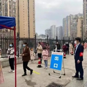 市教育体育局党员干部下沉防疫一线开展志愿服务！