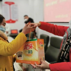 巴中市发展改革委开展“暖冬行·爱传递”走访慰问活动