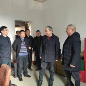 市发改委主任吕爱国节后首日走访慰问干部职工