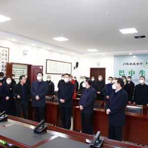 巴中市委书记何平春节前夕看望慰问全市生态环境系统干部职工