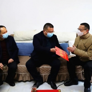 巴中市综合行政执法局：春节慰问暖人心 浓浓关怀显真情
