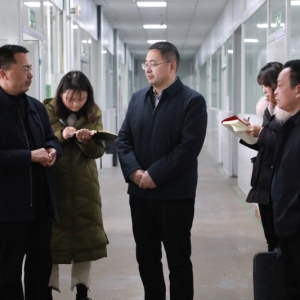 陈槟率队调研巴中药品生产企业 帮助企业纾困解难