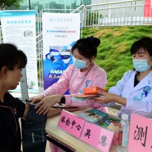 巴中各地开展全国肿瘤防治周义诊活动