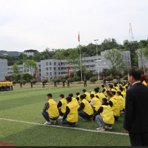 巴州区司法局组织社区矫正对象走进监狱接受警示教育