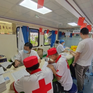 汇聚青春正能量 无偿献血传爱心——巴中市开展第20个“世界献血者日”宣传活动
