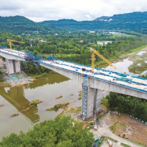 苍巴高速公路恩阳河特大桥引桥下部结构施工基本结束