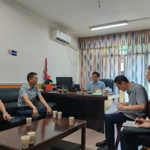 巴中市科技局副局长胡天寿与提案办理人沟通座谈提案办理工作