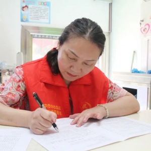市中心血站组织“党团日暨志愿服务活动”，成功捐献8000毫升血液