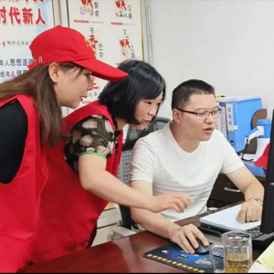 巴中市住房公积金中心志愿者深入社区开展新时代文明实践日活动