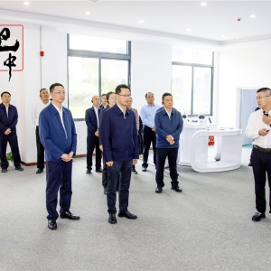 高鹏凌主持召开全市三季度重点项目现场推进暨项目储备和重大项目分级协调专题会并讲话