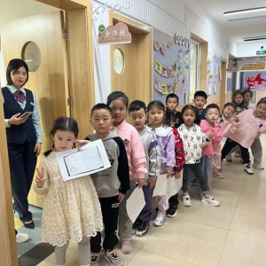 巴中邮政服务延伸到学校，为同学办理身份证，方便又贴心