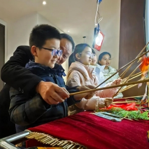 非遗迎新春 皮影庆丰年