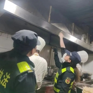 巴中市综合行政执法局：严抓餐饮油烟治理 用心管好“烟火气”