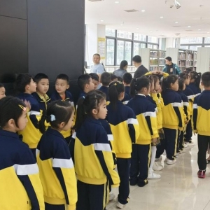 警邮携手进校园，办证服务“零距离”