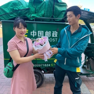 邮爱520，巴中邮政投递员变身“爱的使者”