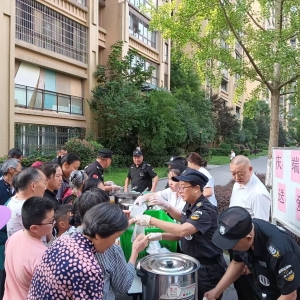 金房物业集团·巴中川旅世纪外滩项目部联合恩阳区文治街道飞凤社区开展“粽叶飘香过端午 幸福和谐邻里情”主题活动