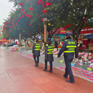 春节我在岗丨“城管蓝”守护烟火里的幸福年