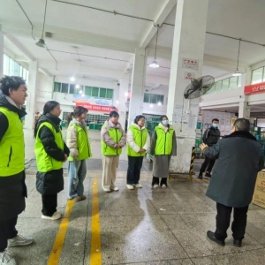 爱心接力，温暖“邮”递——青年志愿者助力快递分拣行动