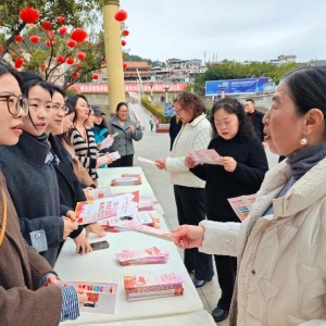 “共筑消费满意，法治护航权益” ——巴中市律师协会开展公益法治宣传活动