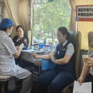 巴中邮政组织开展无偿献血活动