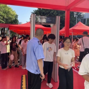 巴中市中考顺利开考全市共32180名考生参加！