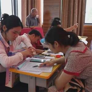 关爱未成年人 | 平昌：科技守护成长路 2337名留守女童戴上平安手环