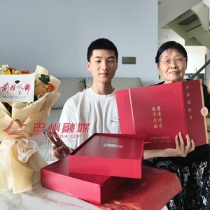 巴州区首封录取通知书送达！他将成为国防科大“新战士”