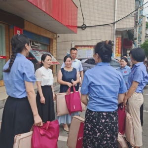 夏日送清凉 暖“新”更暖心—巴中市妇联开展暖新惠新“送清凉”关爱活动