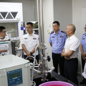 副市长、市公安局局长许高山调研指导食药犯罪侦查检验检测工作