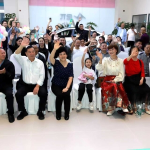 东风汽车巴中4S店盛大开业，推动新能源出行新选择