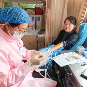 无偿献血践初心——市文广体旅系统党员干部踊跃参与无偿献血