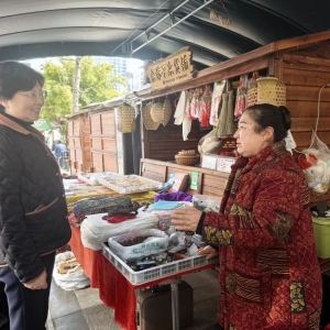 温奇志春节前带队走访慰问民族群众