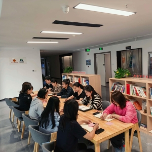 巴中发展集团工会开展“玫瑰书香”中秋职工读书分享活动